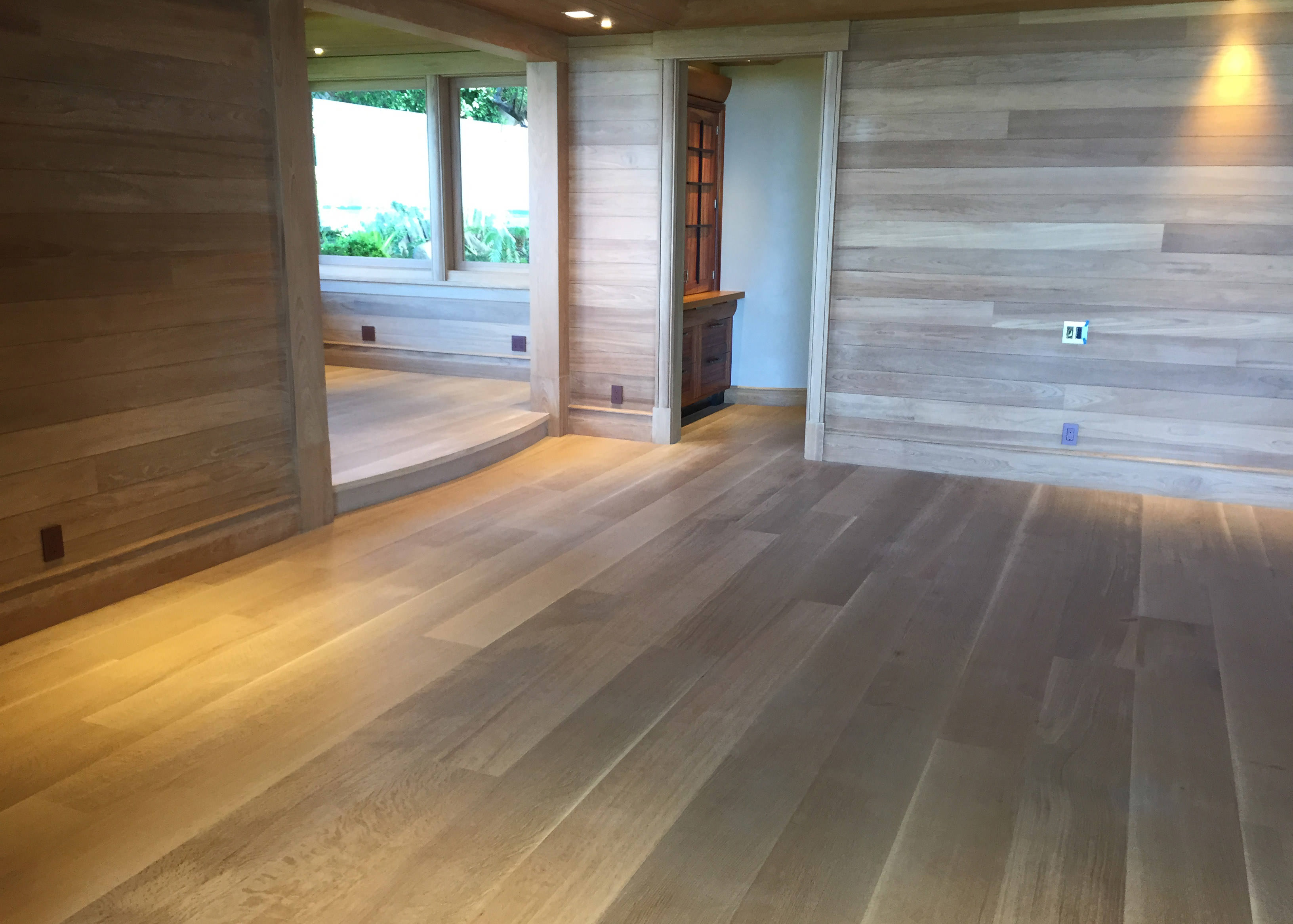 Rift Sawn White Oak Hardwood flooring in Makena Maui